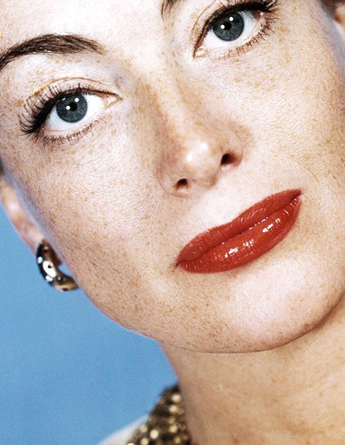 joan-crawford-with-her-freckles-showing-1358449018_b